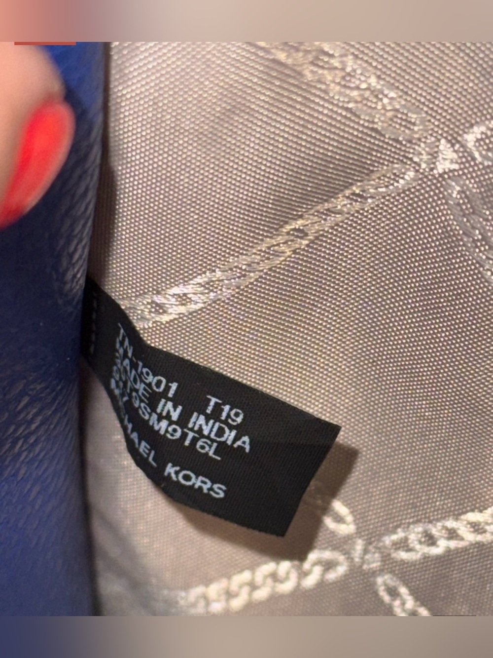 Michael Kors Mercer Medium Accordion Tote blue white striped straw-like material - Picture 8 of 8